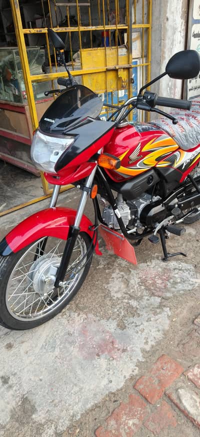 Honda pridor showroom condition 03396464638 latter open hai