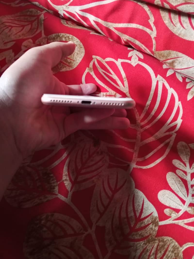 Apple iPhone 8 Plus 3