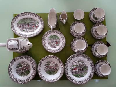 38 Pieces of Fine Dining Set Made in England.