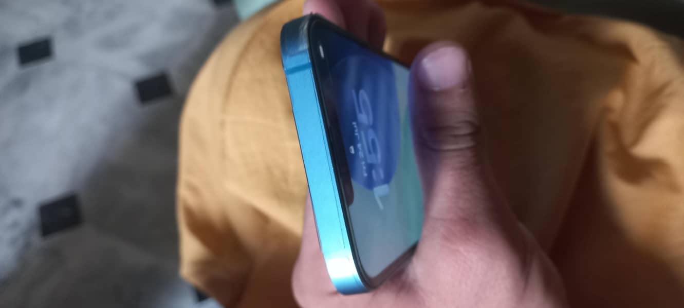 Apple iPhone 13 4