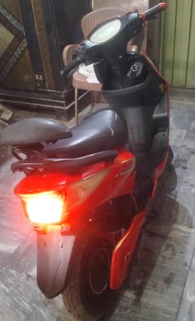 YJ Electric scooty with 600w motor