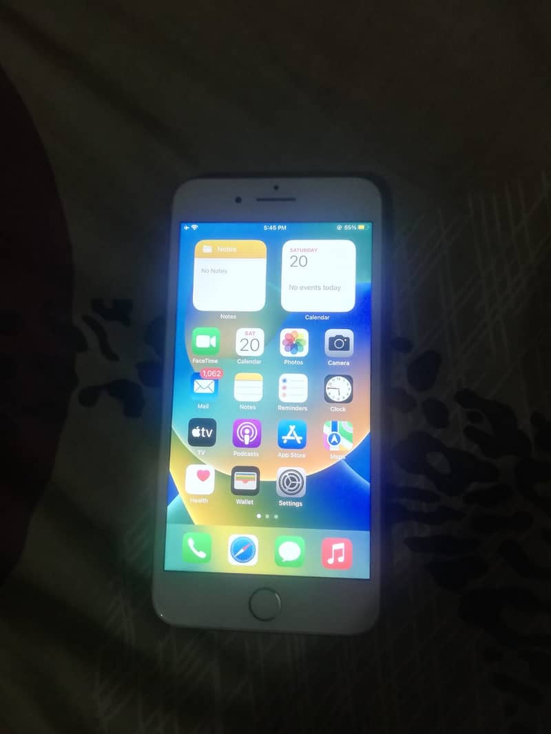 Apple iPhone 8 Plus 0