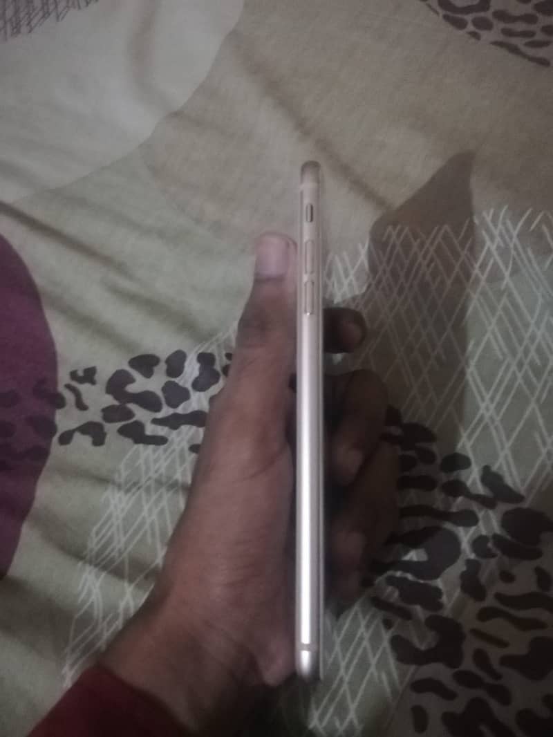 Apple iPhone 8 Plus 4