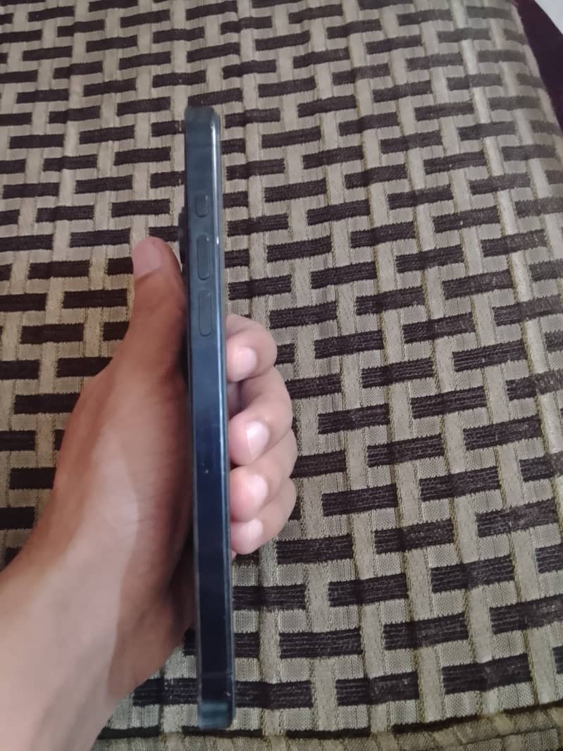 iPhone 15 pro max 2