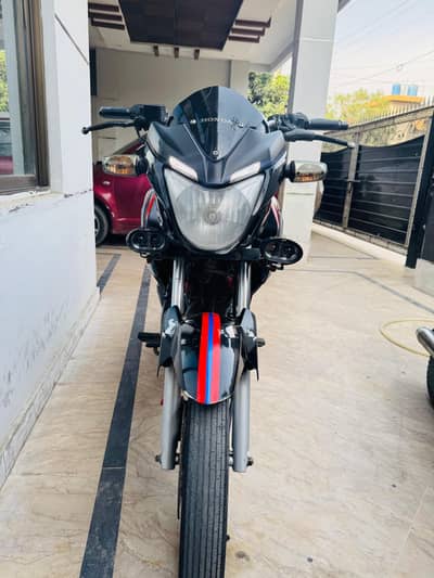 Honda 150 cbf red and black