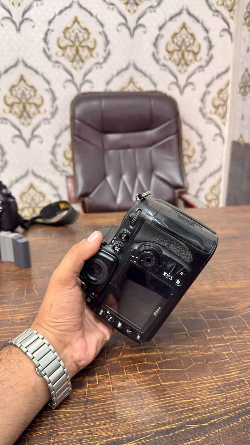 Nikon D700 3