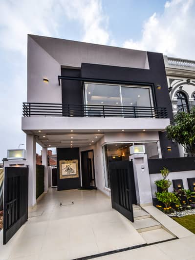 5 MARLA BRAND NEW MODERN DESIGNER HOUSE FOR RENT