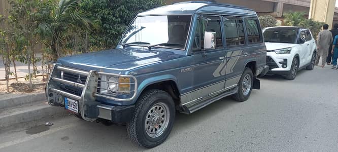 Mitsubishi Pajero 1990