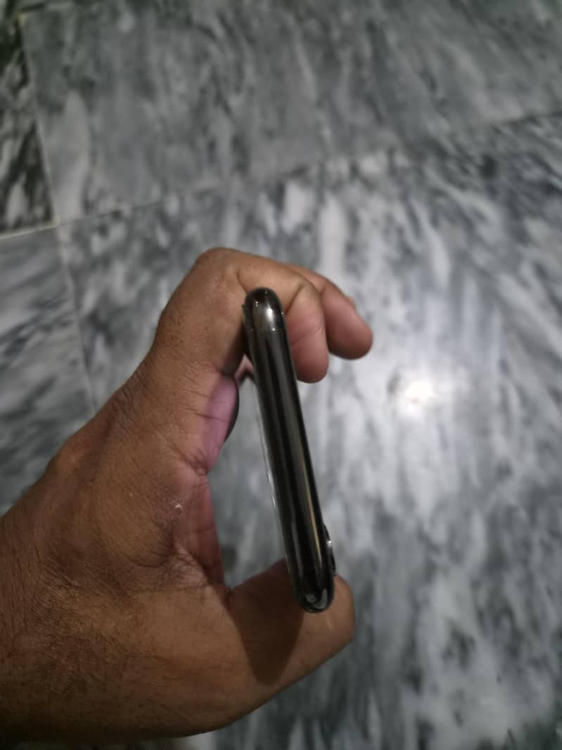 Apple iPhone X 5