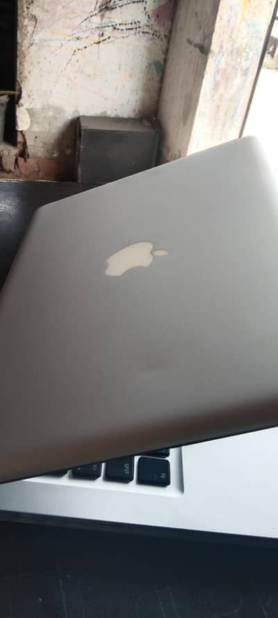 MacBook pro mid