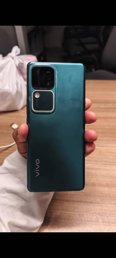 Vivo V30