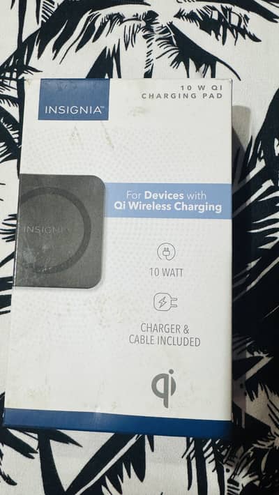 Insignia wireless charging pad