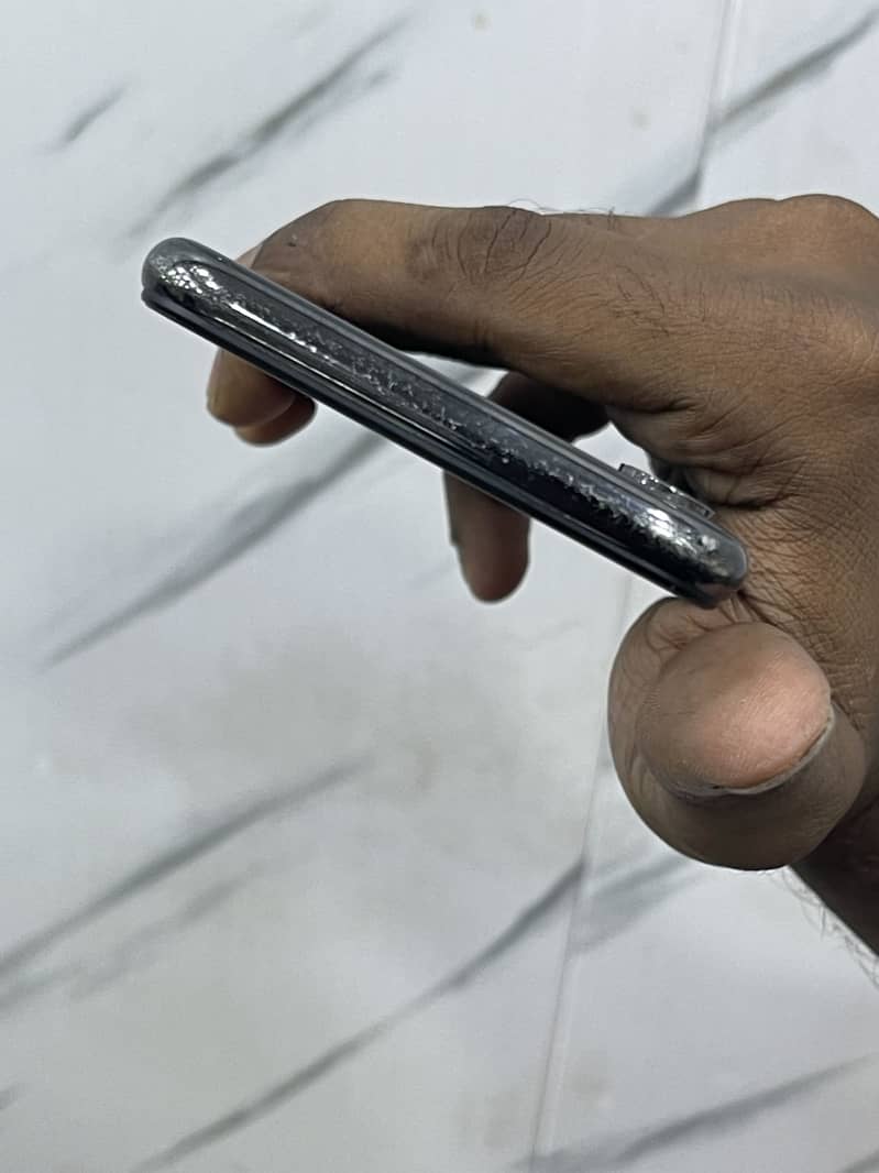 Apple iPhone X 3