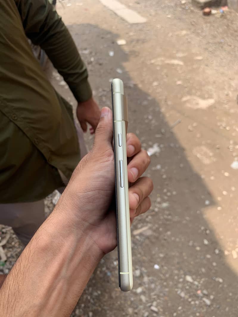 Google Pixel 7 4
