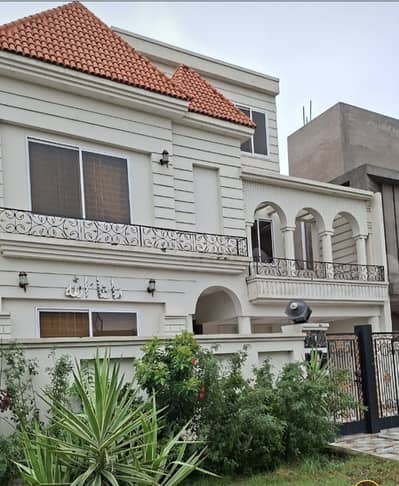 Ten marla house available for rent