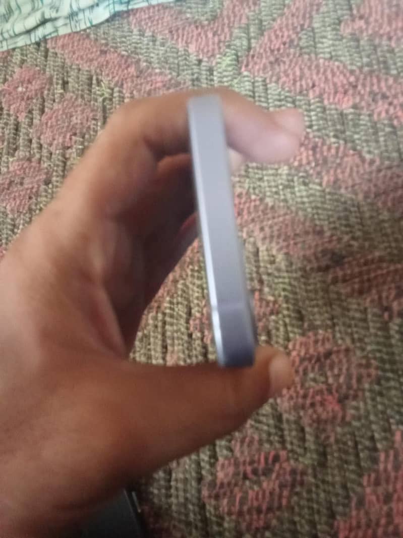 iPhone 12 mini 4