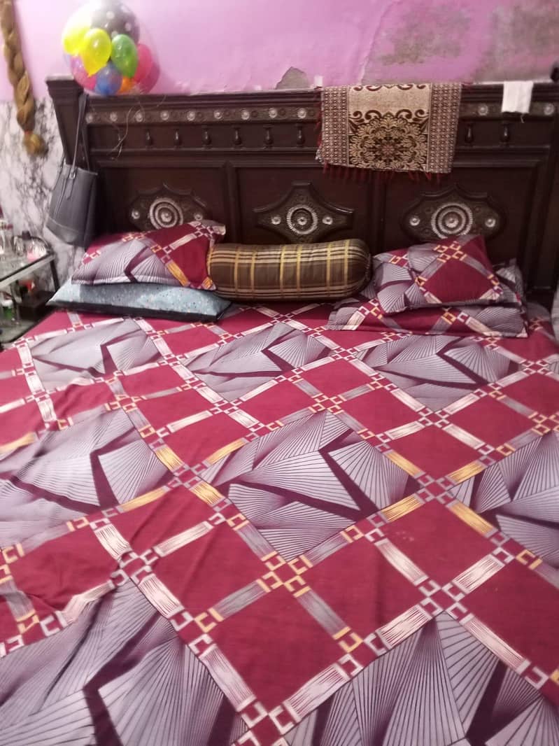 bed & almari 1