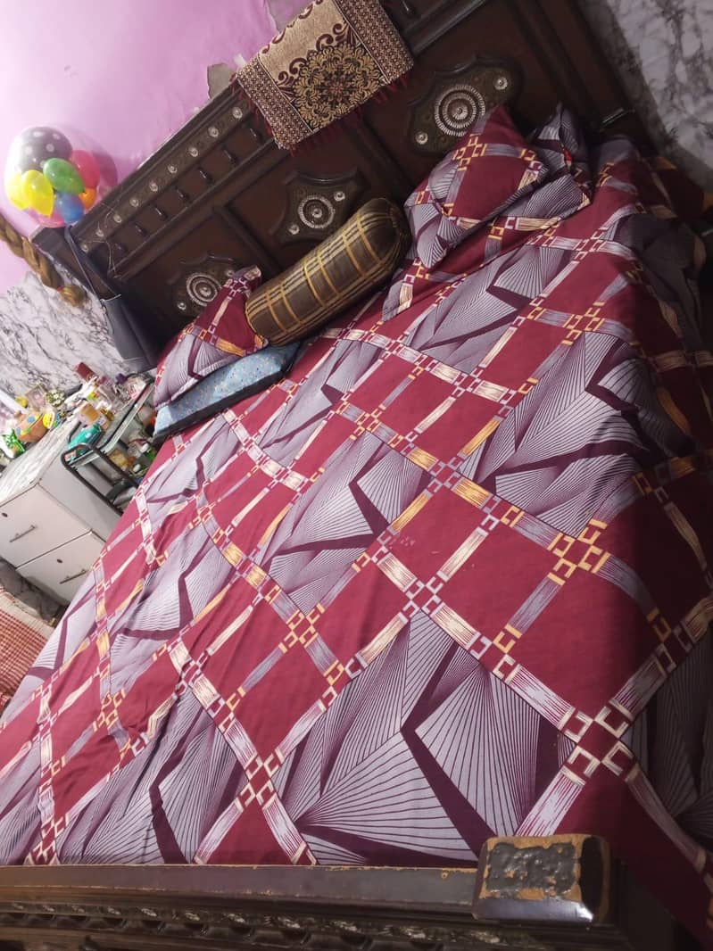 bed & almari 3