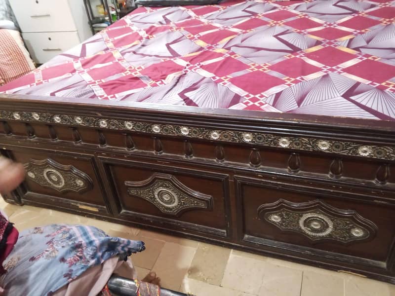 bed & almari 4