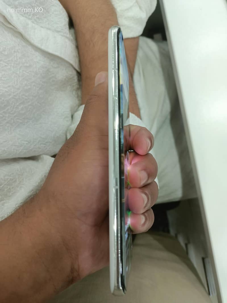 One Plus 10 Pro 4
