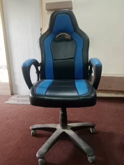 SAAB. GAMING CHAIR MODEL-550