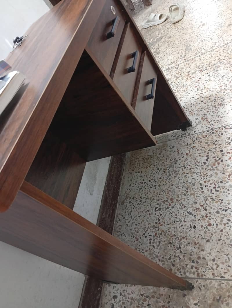 study table and Chair 3