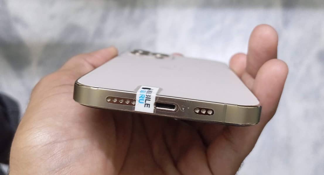 Apple iPhone 12 Pro 2