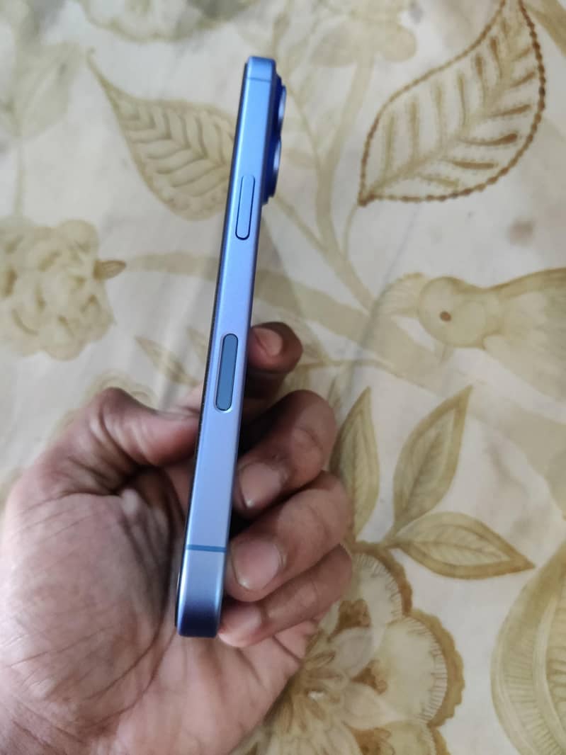 Apple iPhone 16 2