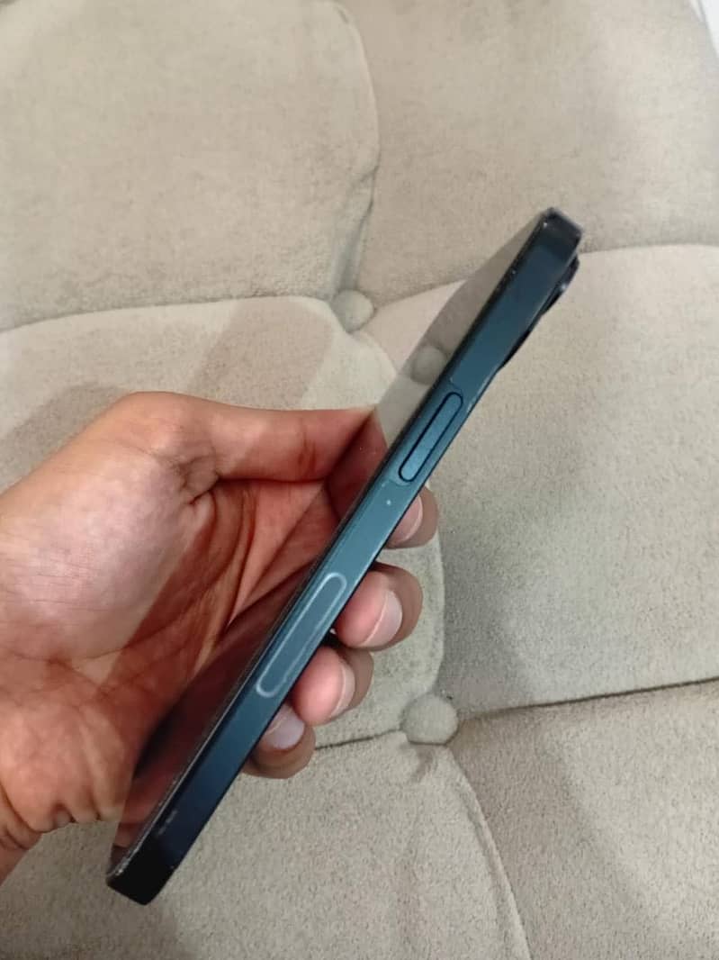 Apple iPhone 14 4
