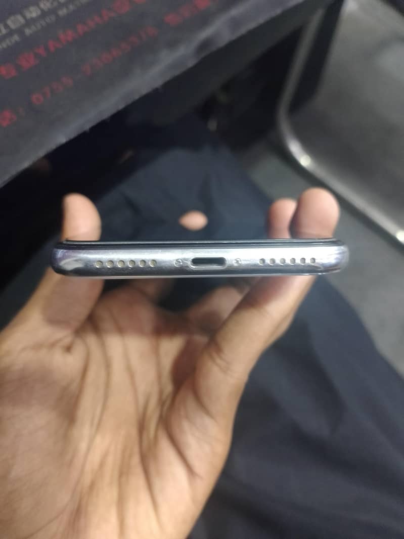 Apple iPhone X 3