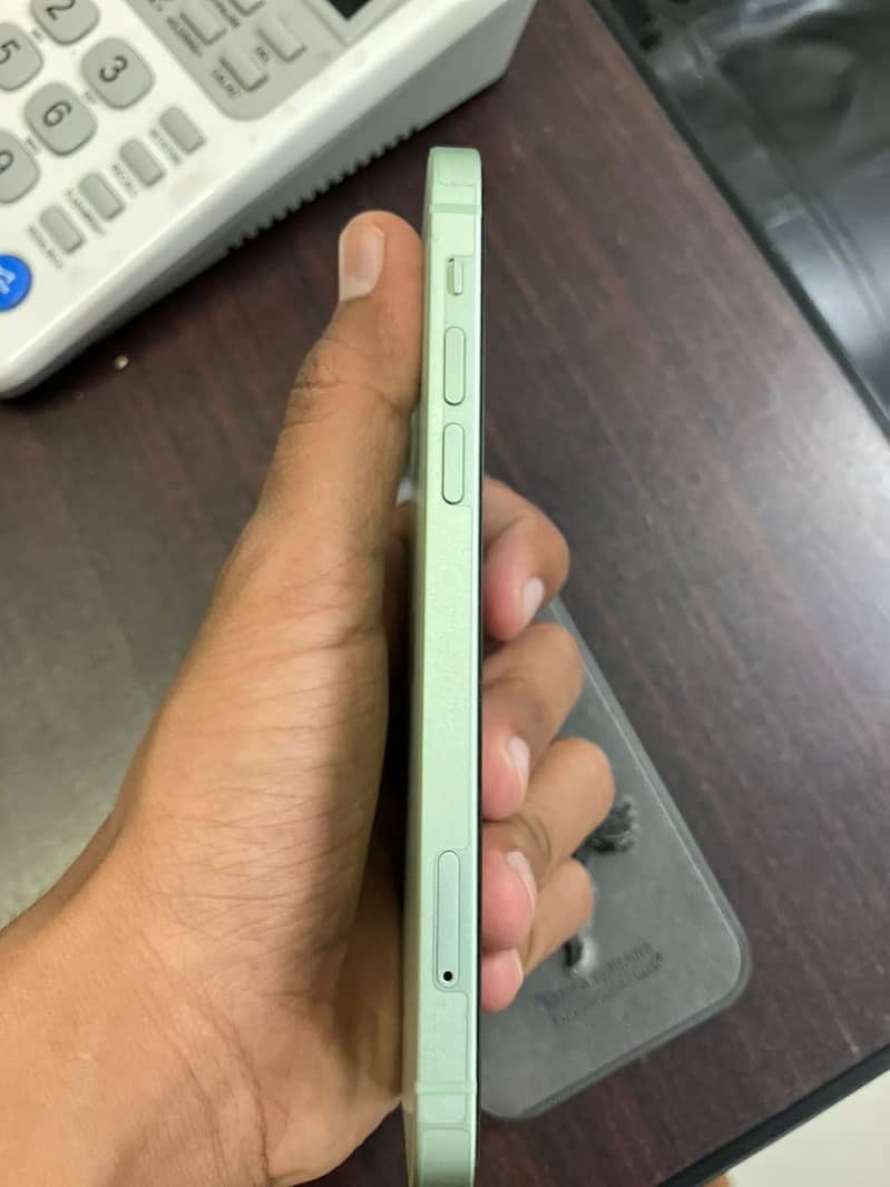 Apple iPhone 12 4