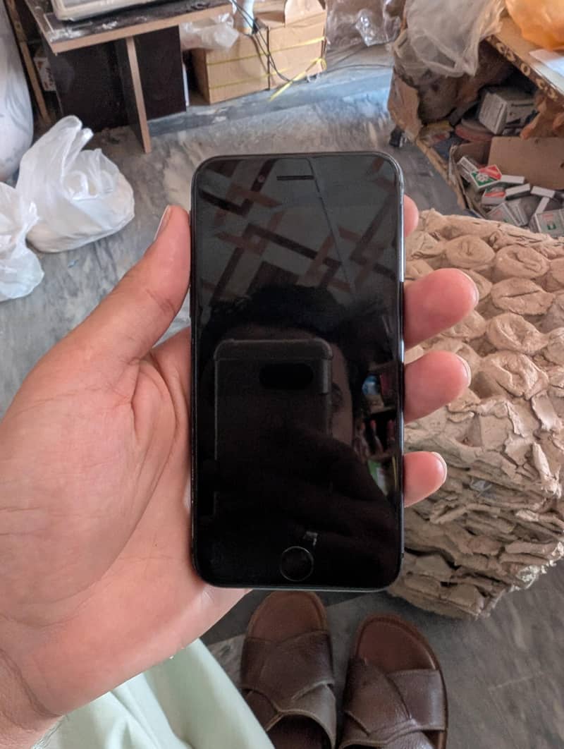 Apple iPhone 8 1