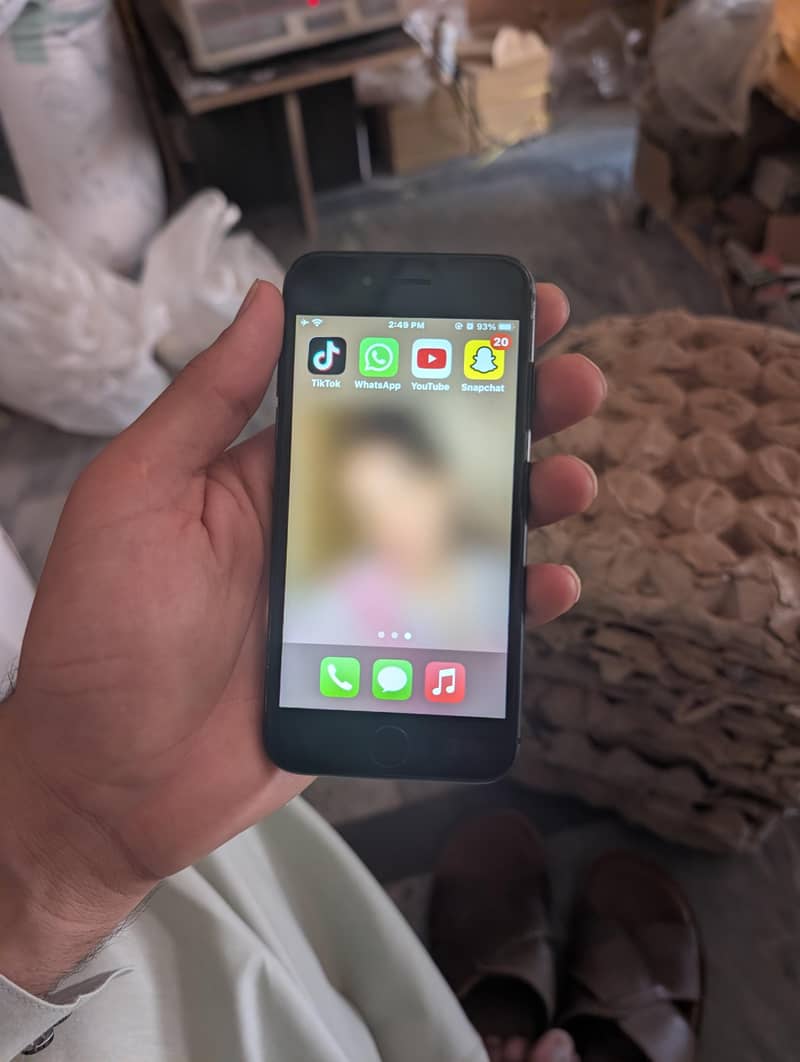 Apple iPhone 8 3