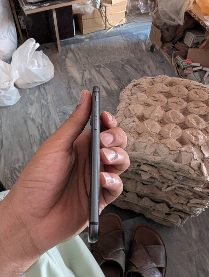 Apple iPhone 8 4
