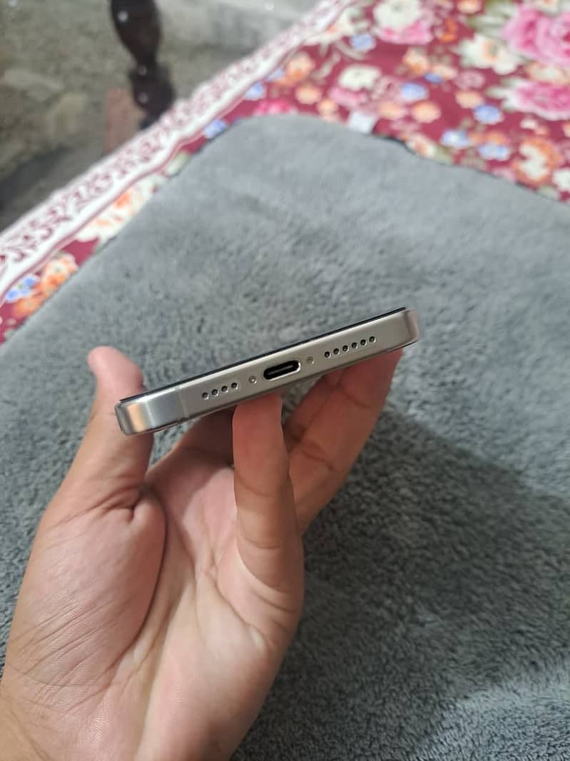 Apple iPhone 15 Pro Max 1