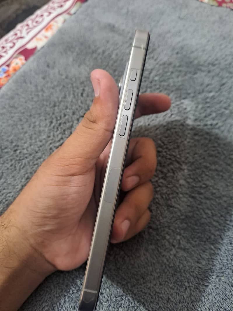 Apple iPhone 15 Pro Max 3