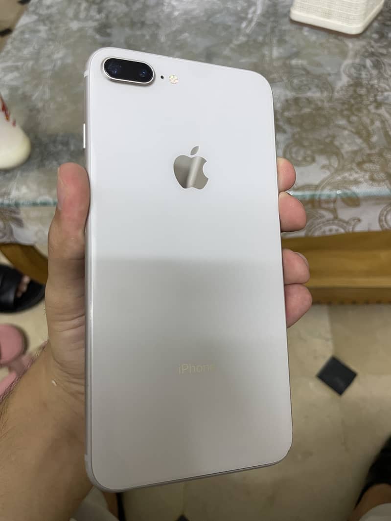 Apple iPhone 8 Plus 0