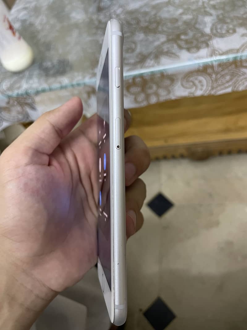 Apple iPhone 8 Plus 3