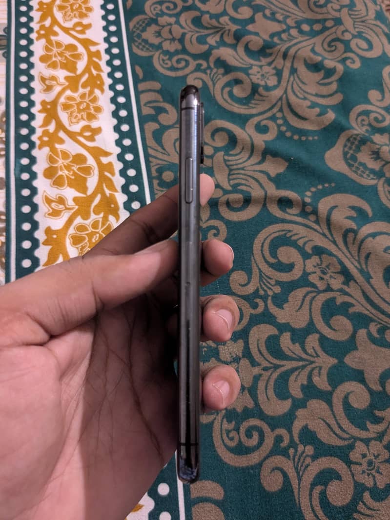 Apple iPhone X 3