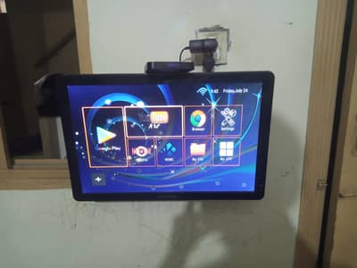 17 inch LED tv A+ condition with Dany Android box Amaz AX-100