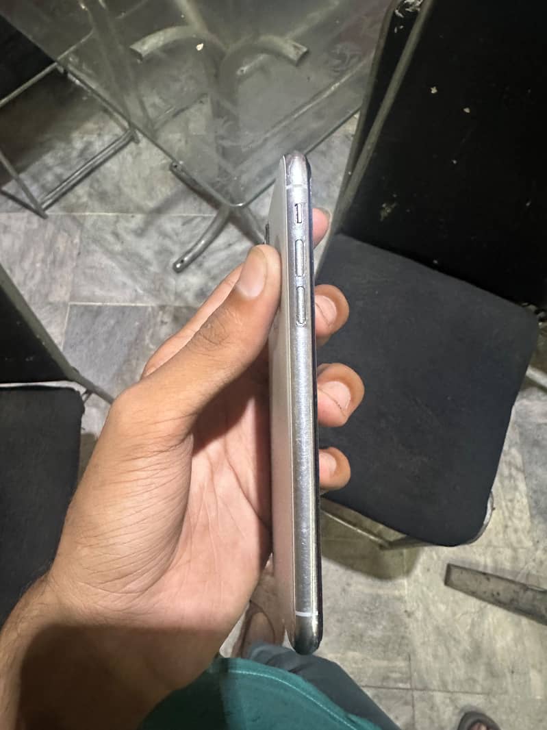 Apple iPhone X 3