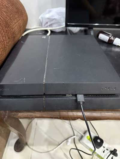 Ps4 fat jailbroken with three controller and 5 games