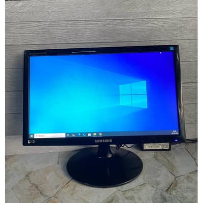 Samsung SyncMaster 19-Inch LED Display (S19A300B) – Great Condition