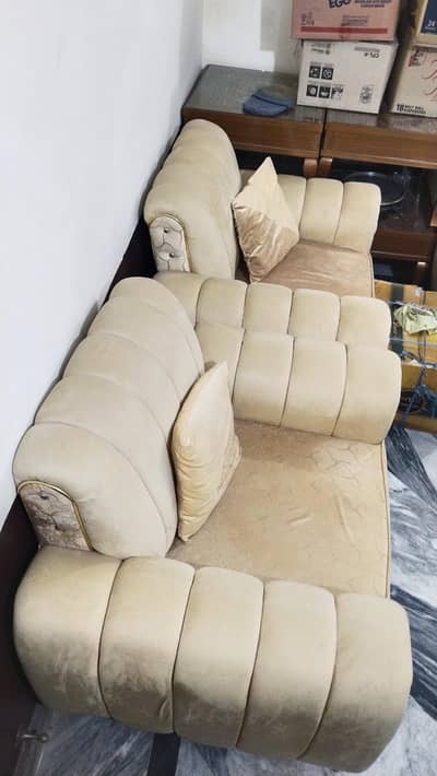 Sofa Set 311 , Bed set, Almaari, Tables, 1 year used for sale