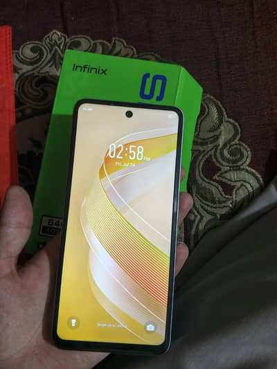 Infinix Smart 8 4 64 hai totally jnwn box chrge jnwn sth