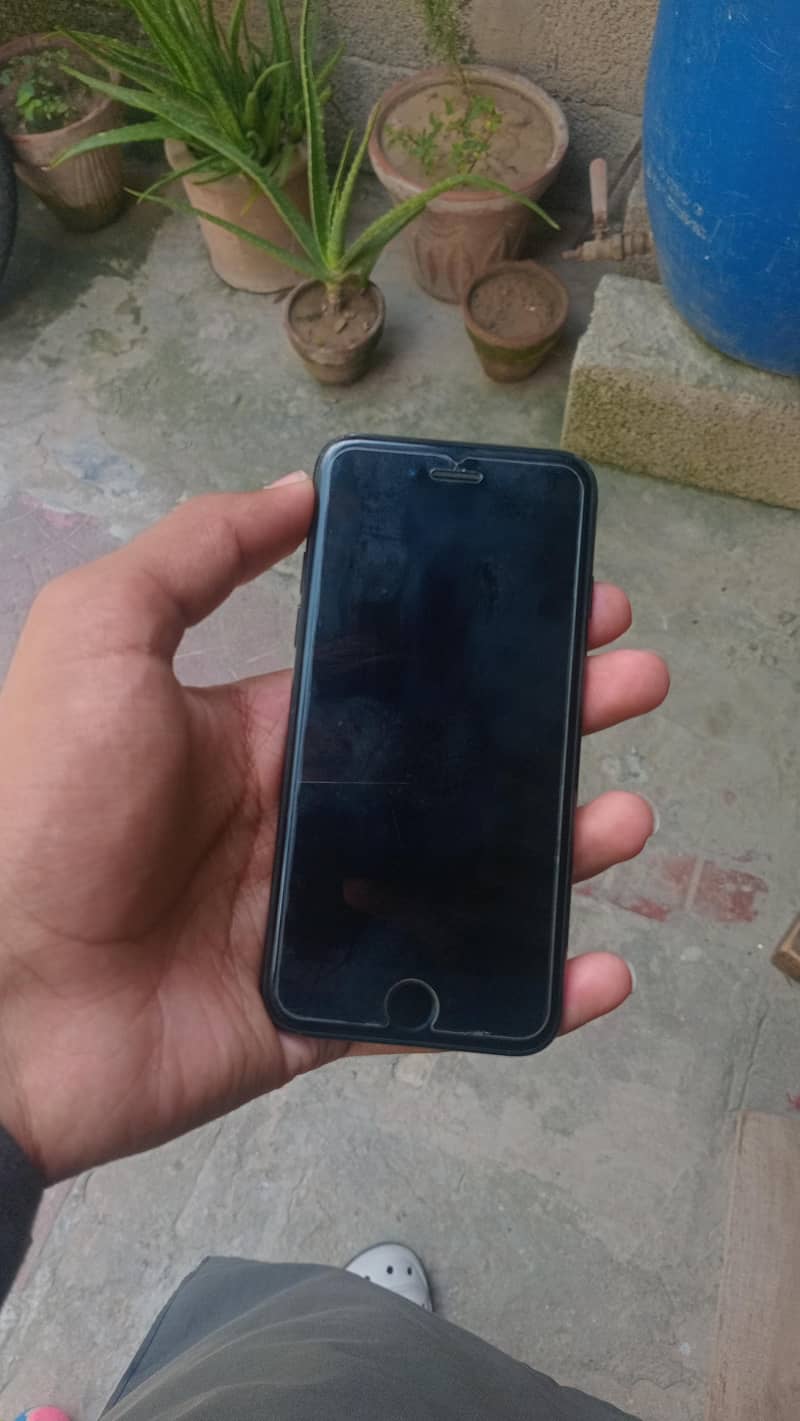 Apple iPhone 7 1