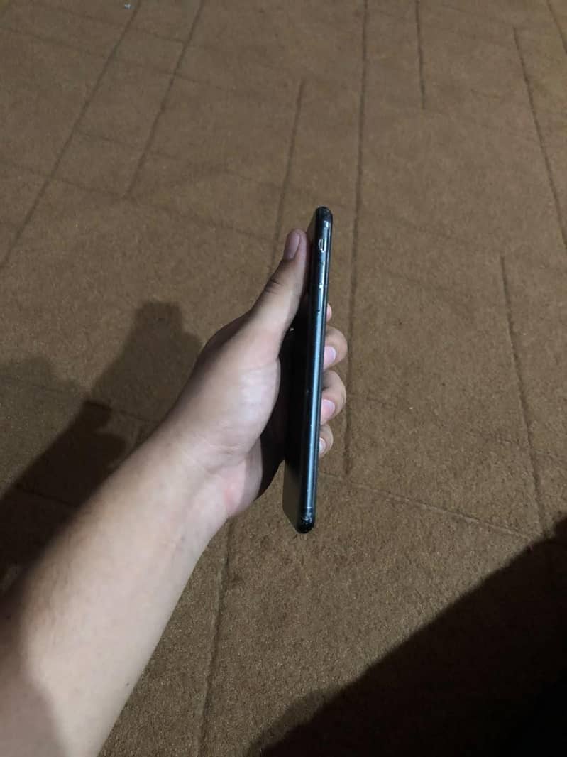 Apple iPhone 7 Plus 3