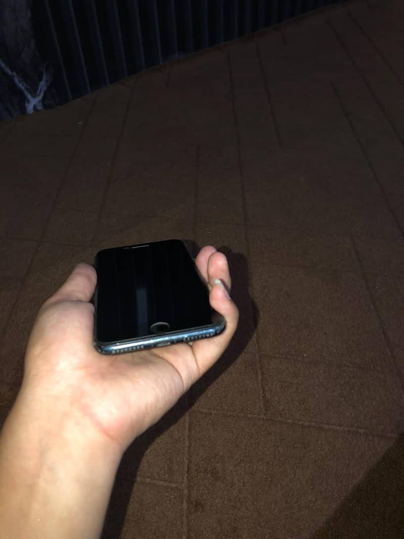 Apple iPhone 7 Plus 6