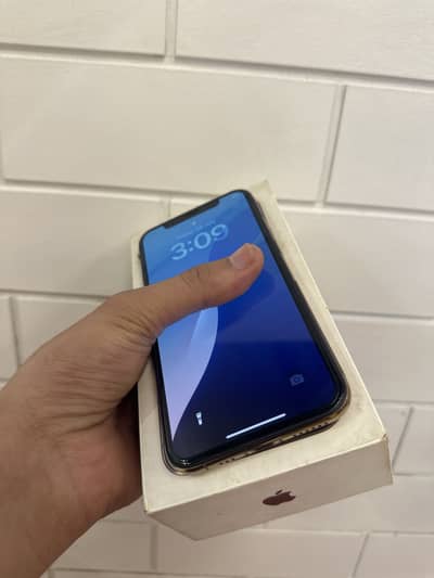 I phone xs with box