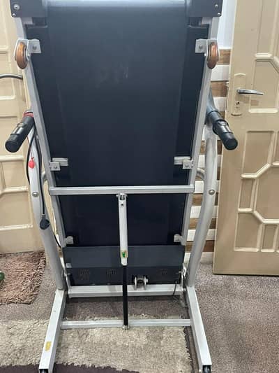 Motorized Treadmill - Excellent condition